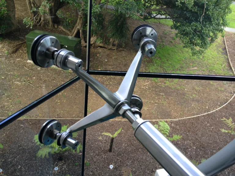 Glass Spider Fitting3