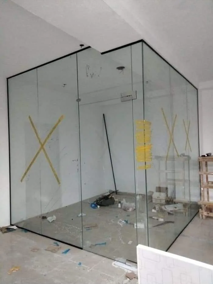 Glass & Aluminum Office Divider for Corporate Spaces